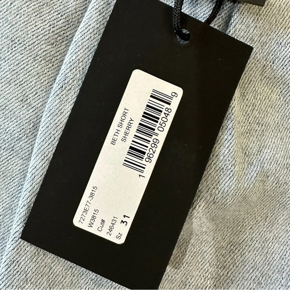 Paige Beth Short Sherry Women’s High Waisted Light Wash Pleated Denim Sz 31 NWT - Picture 4 of 7